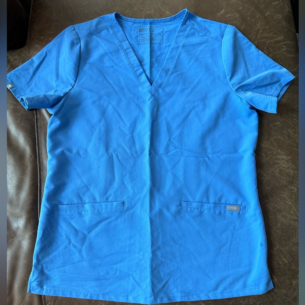 Figs scrub top